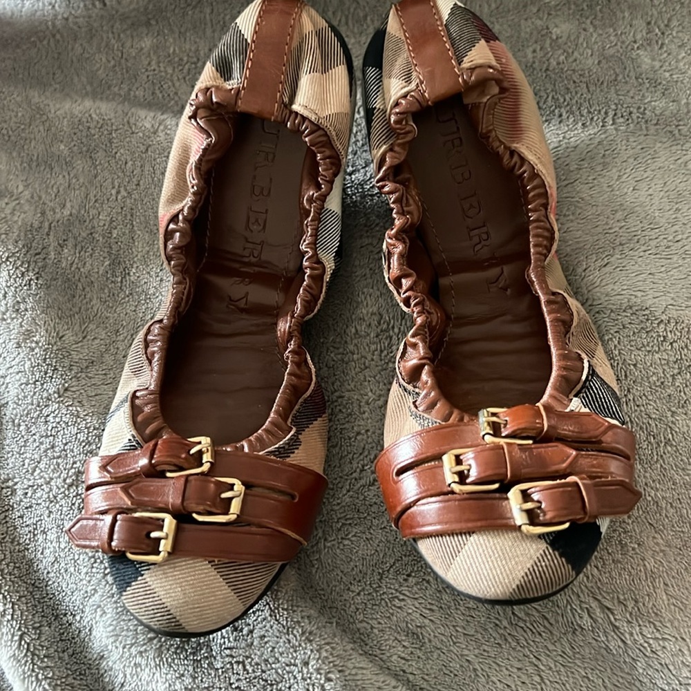 Burberry flats